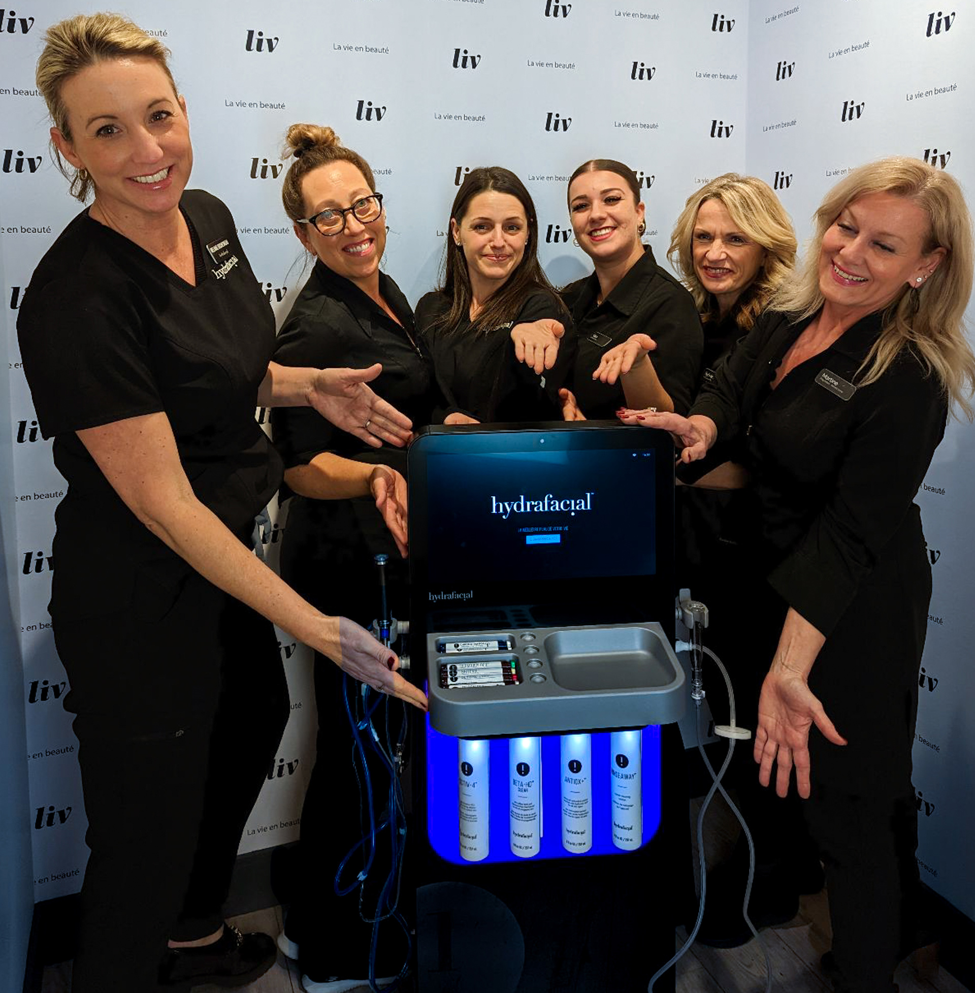 équipe Liv Beauté & Spa et machine hydrafacial